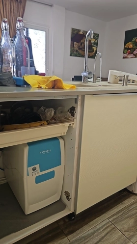 Salida de agua pura mediante grifo libre de metales pesados, accesorio incluido con el equipo de ósmosis Infinity