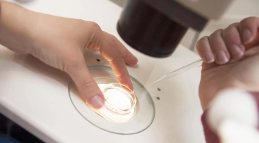 Foto instalando un Hidrogenador de agua Hydron